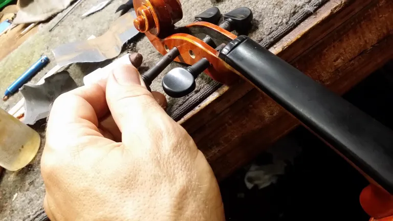 Violin Repair & Restoration Brisbane - Olaf Grawert Violin Studio - Master Violin Maker